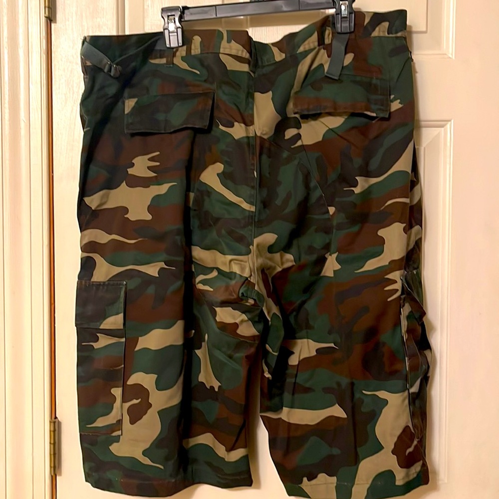 Cargo Camouflage Shorts - Picture 2 of 3